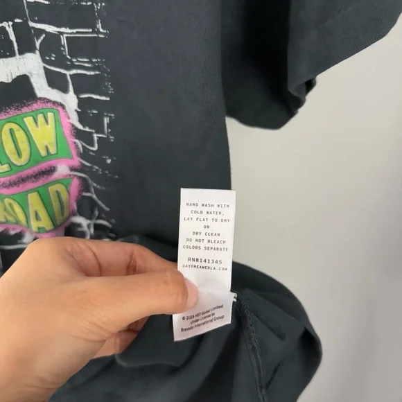 Daydreamer Medium NEW Elton John Goodbye Yellow Brick Road T-Shirt Grey - Picture 5 of 7